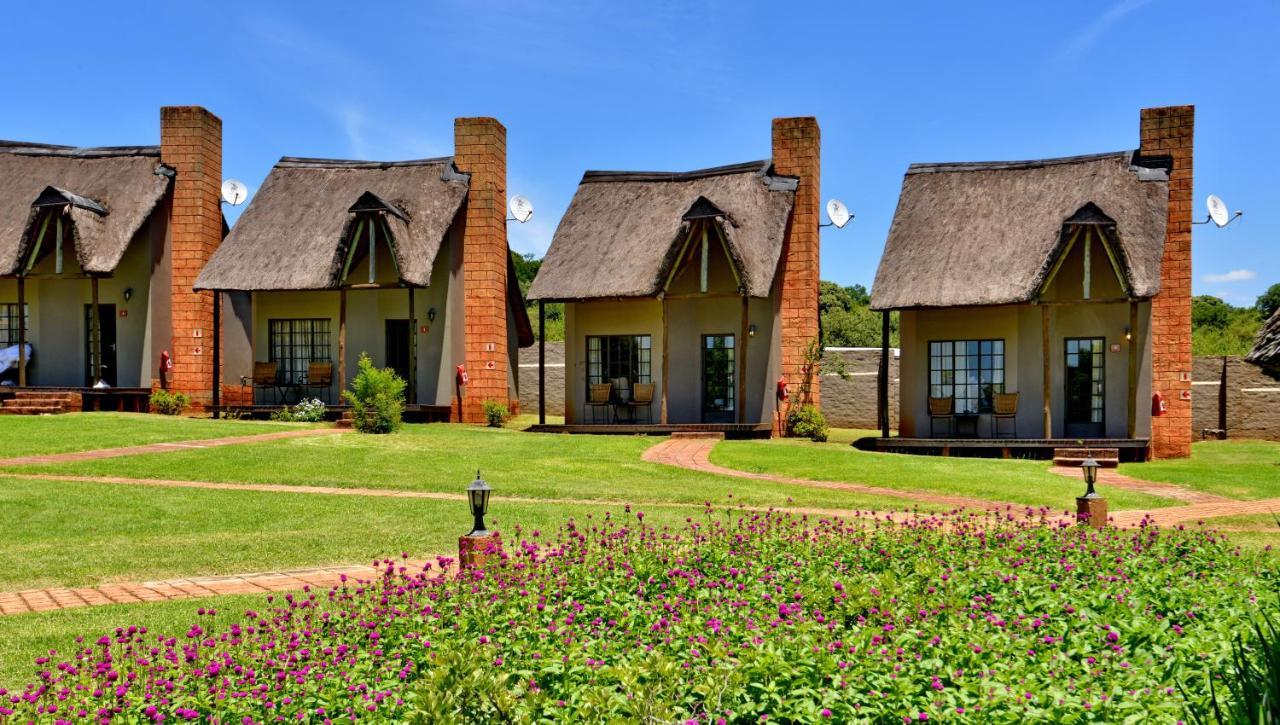 African Hills Safari Lodge & Spa Магалисбург Экстерьер фото