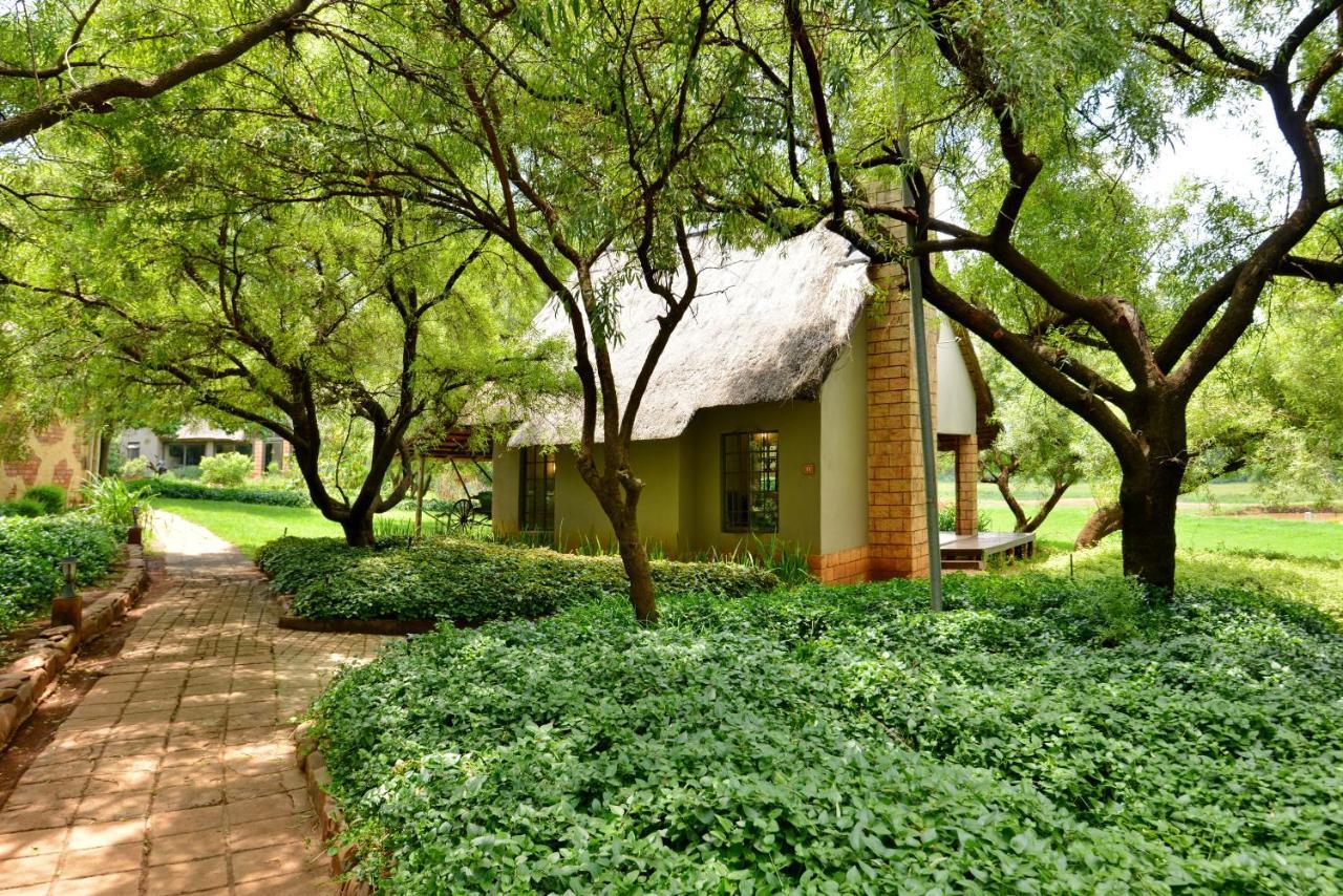 African Hills Safari Lodge & Spa Магалисбург Экстерьер фото