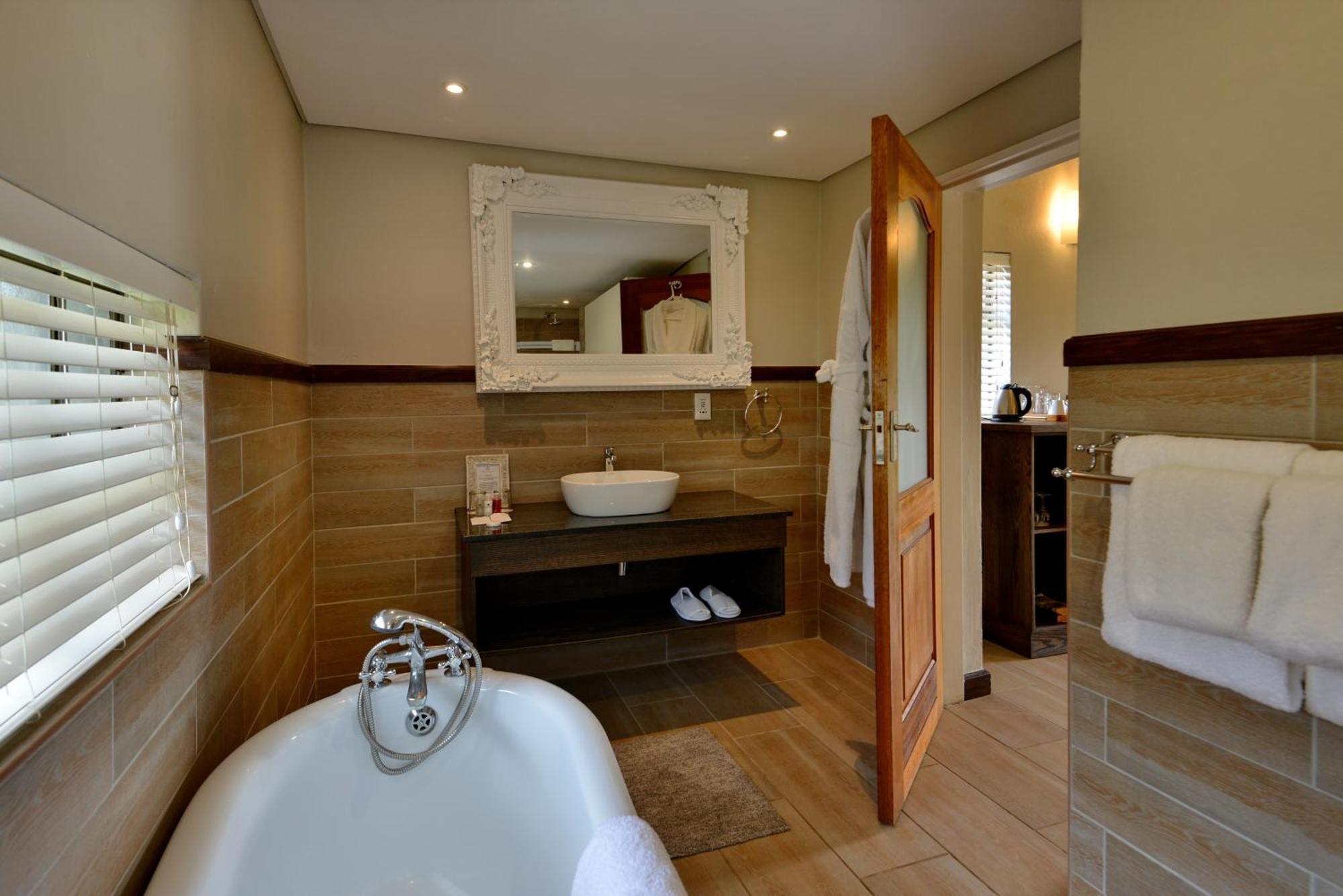 African Hills Safari Lodge & Spa Магалисбург Экстерьер фото