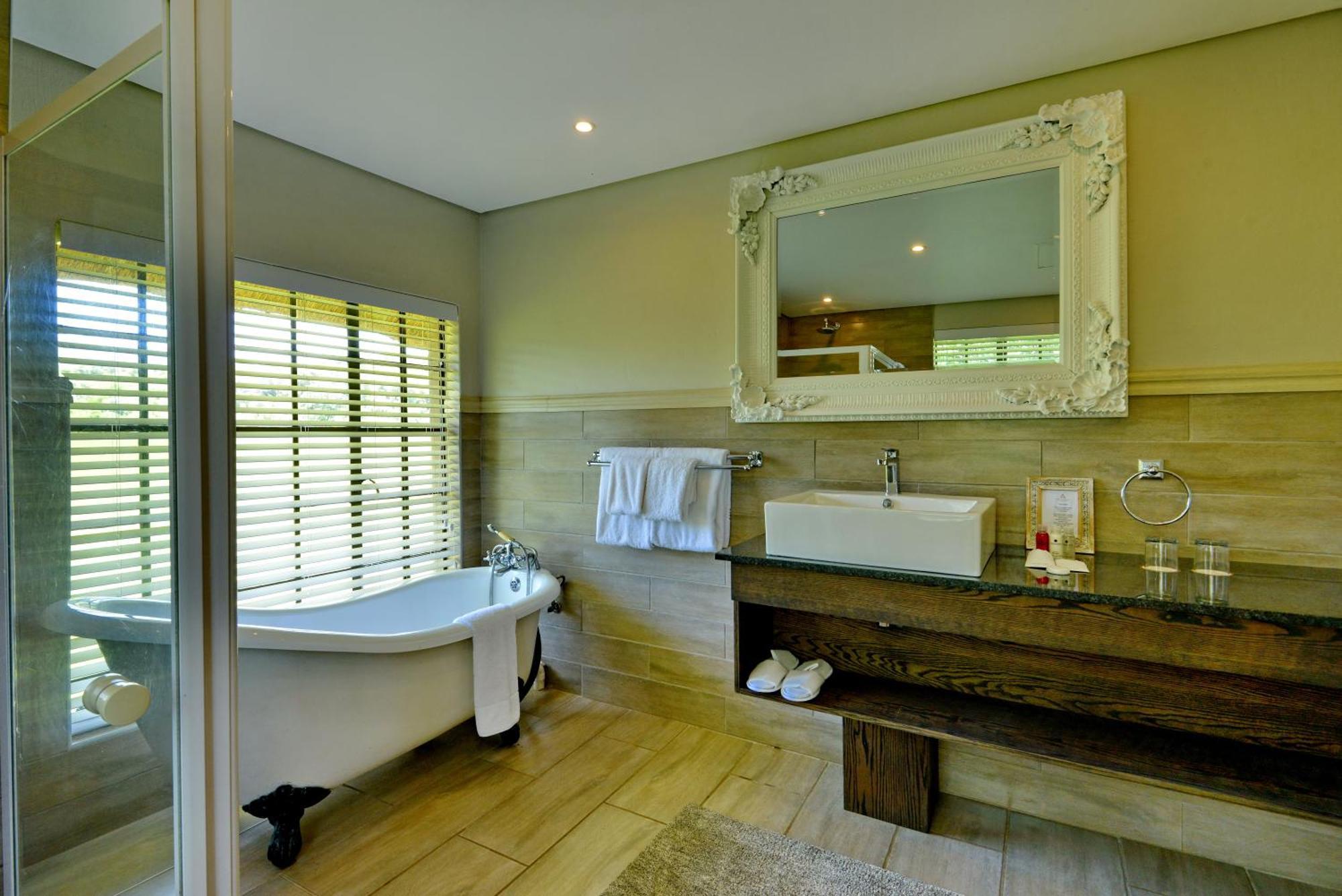 African Hills Safari Lodge & Spa Магалисбург Экстерьер фото