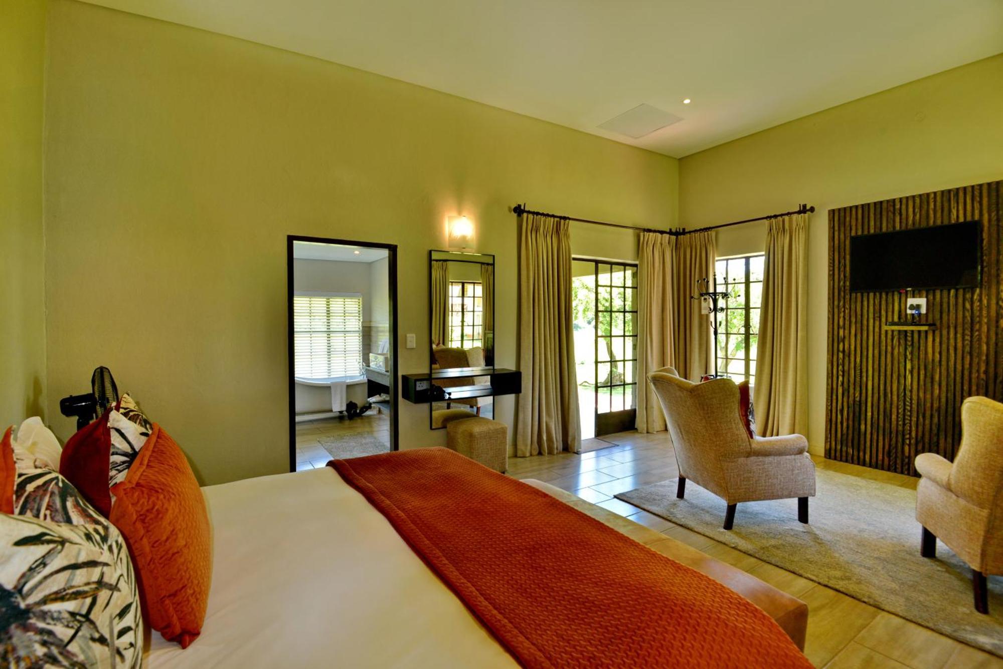 African Hills Safari Lodge & Spa Магалисбург Экстерьер фото