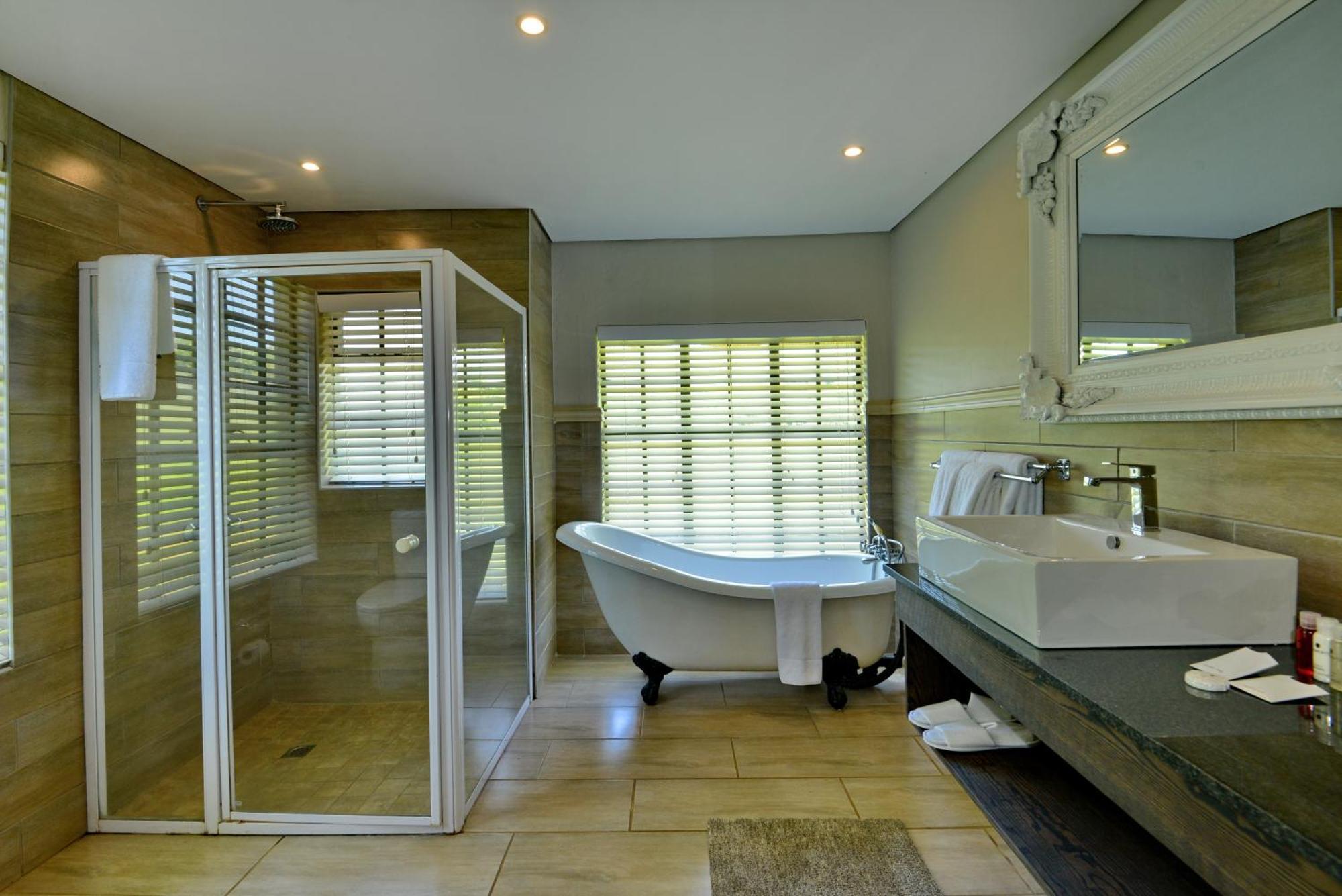 African Hills Safari Lodge & Spa Магалисбург Экстерьер фото