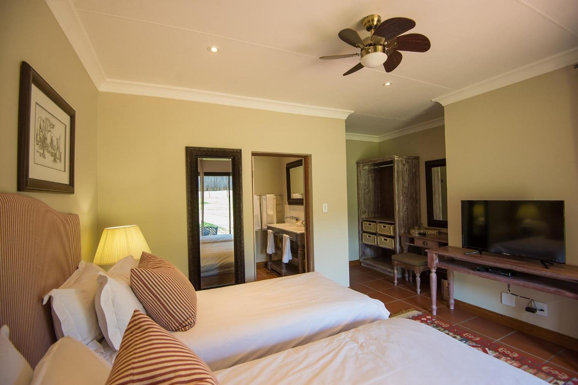 African Hills Safari Lodge & Spa Магалисбург Экстерьер фото