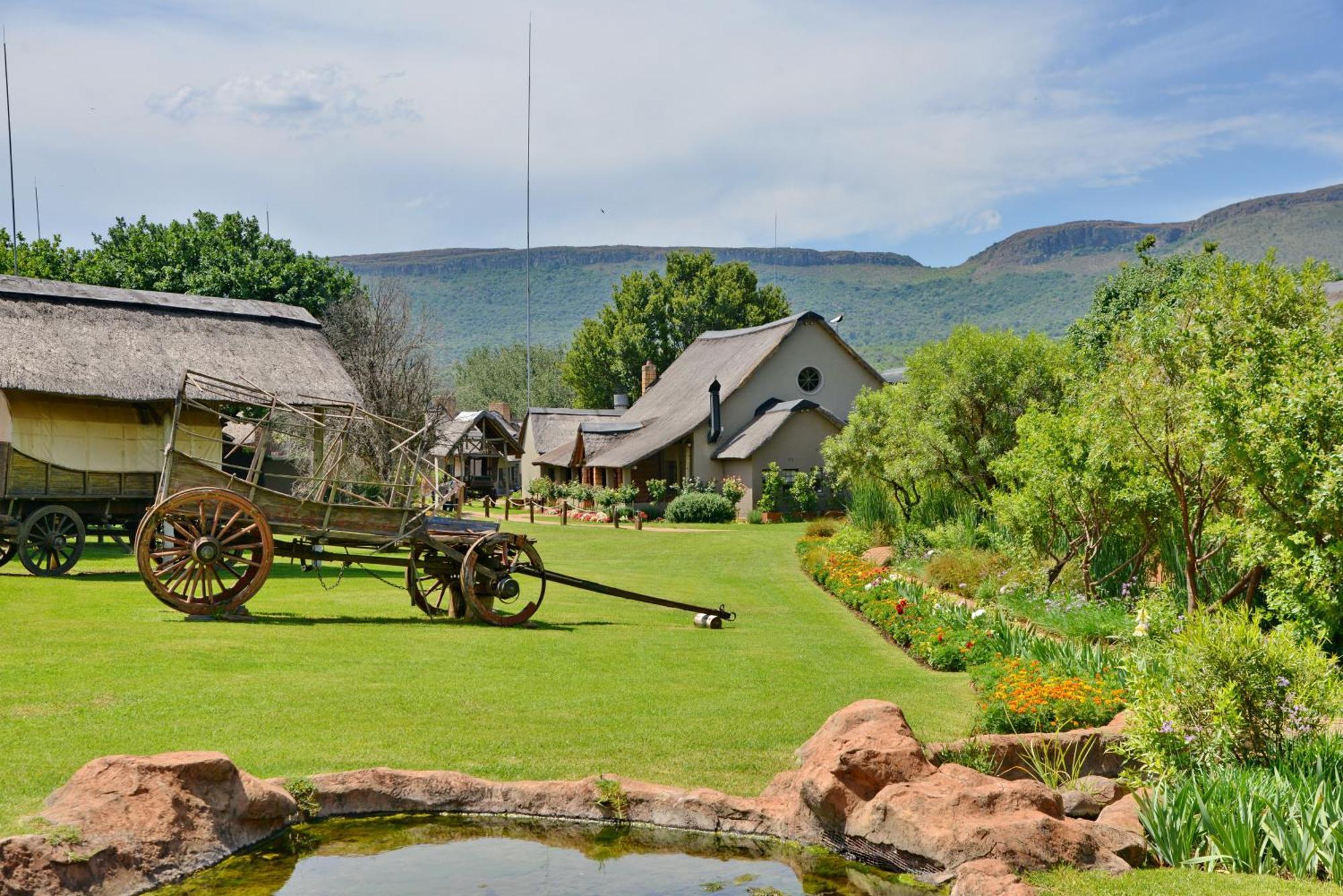 African Hills Safari Lodge & Spa Магалисбург Экстерьер фото