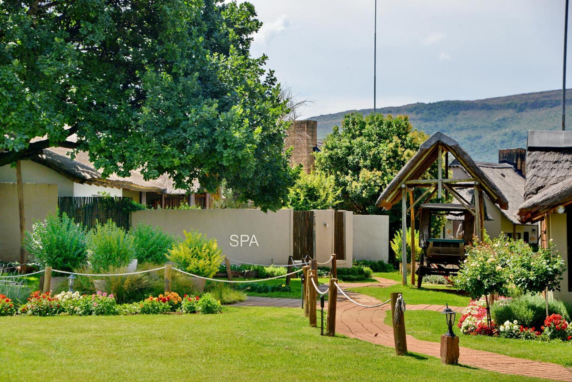 African Hills Safari Lodge & Spa Магалисбург Экстерьер фото