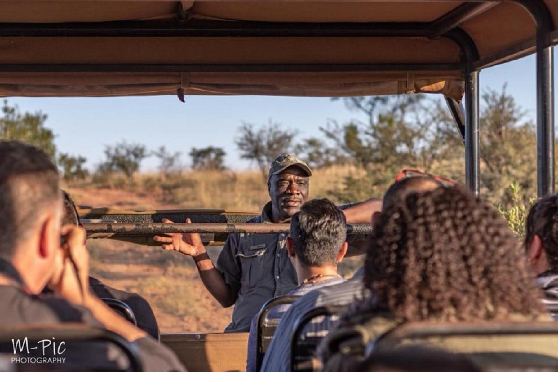 African Hills Safari Lodge & Spa Магалисбург Экстерьер фото