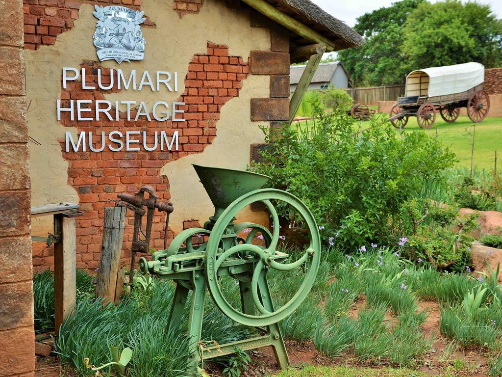 African Hills Safari Lodge & Spa Магалисбург Экстерьер фото