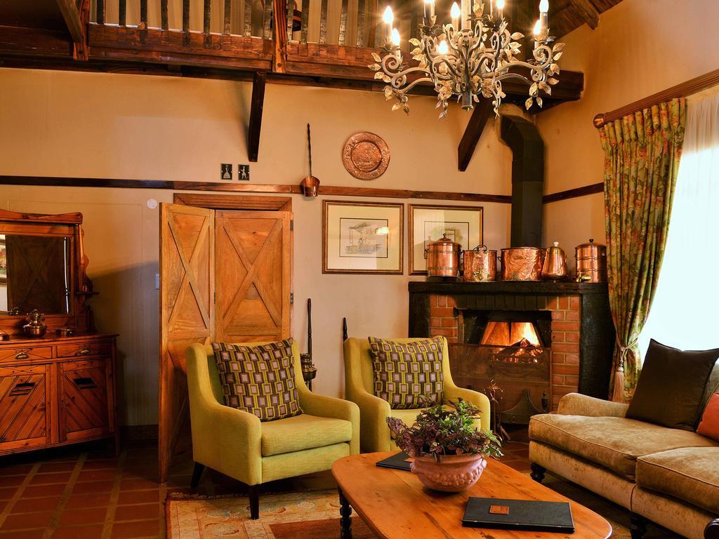 African Hills Safari Lodge & Spa Магалисбург Экстерьер фото