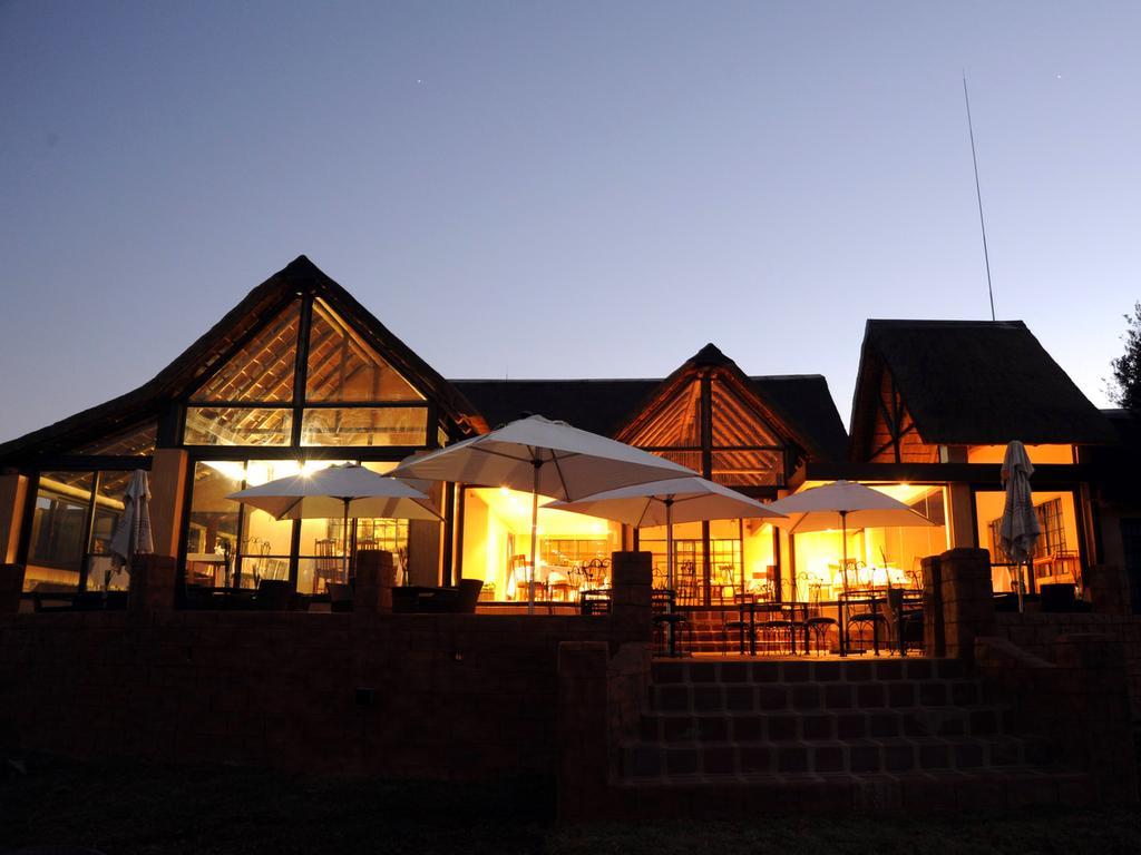 African Hills Safari Lodge & Spa Магалисбург Экстерьер фото